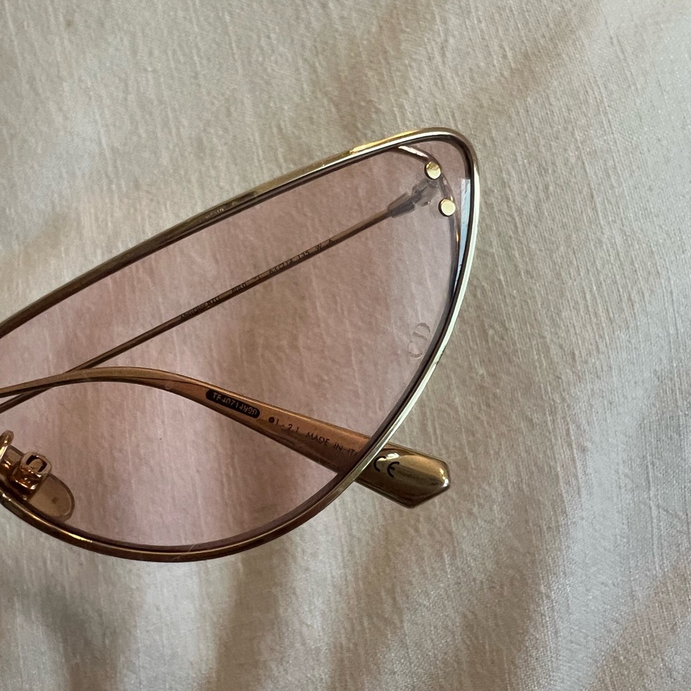 Dior Gold Sunglasses Minimalist Design - Picture 3 of 5